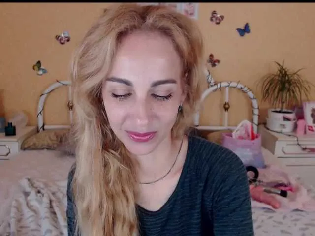 Live sex webcam photo for AdelinJensen #273271065