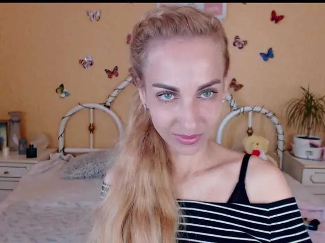 Live sex webcam photo for AdelinJensen #273291418