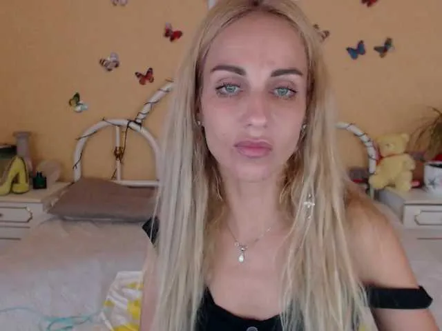 Live sex webcam photo for AdelinJensen #274372511