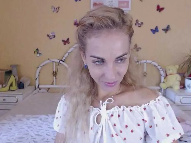 Live sex webcam photo for AdelinJensen #274420951