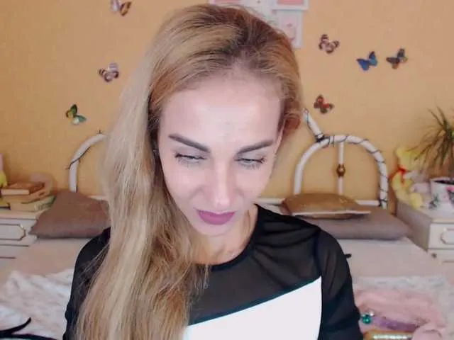 Live sex webcam photo for AdelinJensen #275405767