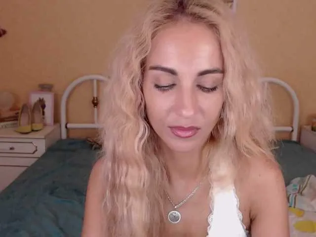 Live sex webcam photo for AdelinJensen #275541987