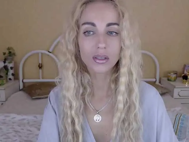 Live sex webcam photo for AdelinJensen #275596152