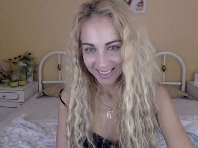 Live sex webcam photo for AdelinJensen #275630669