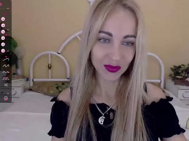 Live sex webcam photo for AdelinJensen #276274937