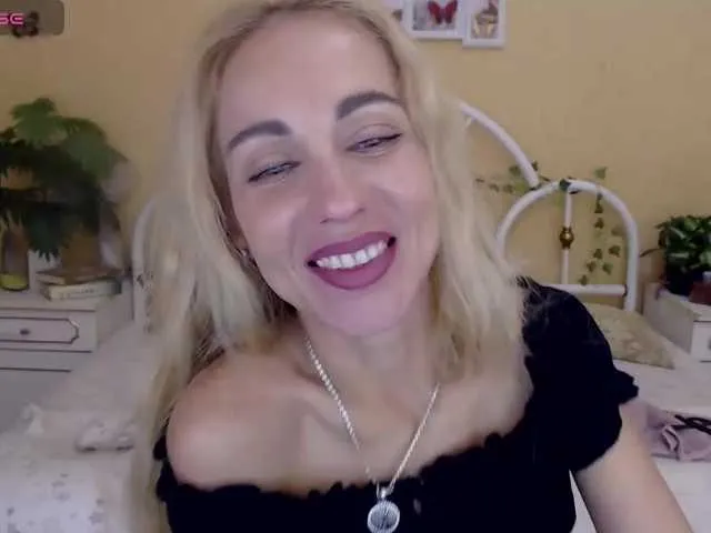 Live sex webcam photo for AdelinJensen #276789048