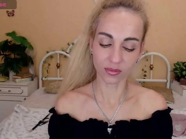 Live sex webcam photo for AdelinJensen #276928659