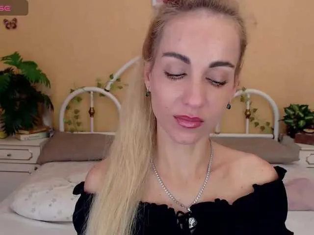 Live sex webcam photo for AdelinJensen #276954707