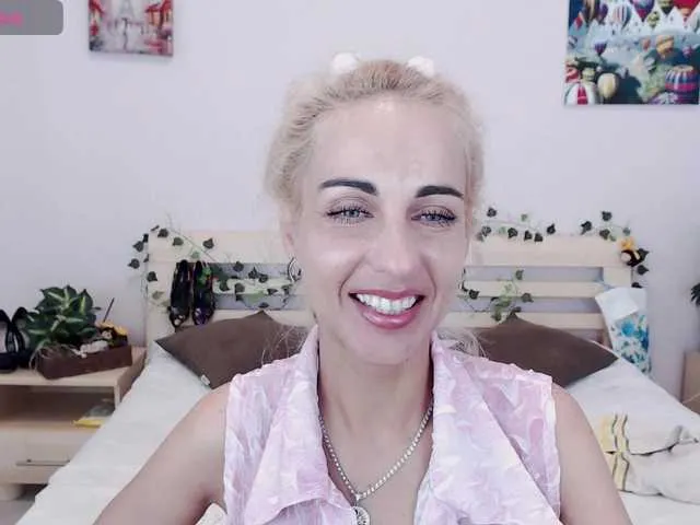 Live sex webcam photo for AdelinJensen #277899310