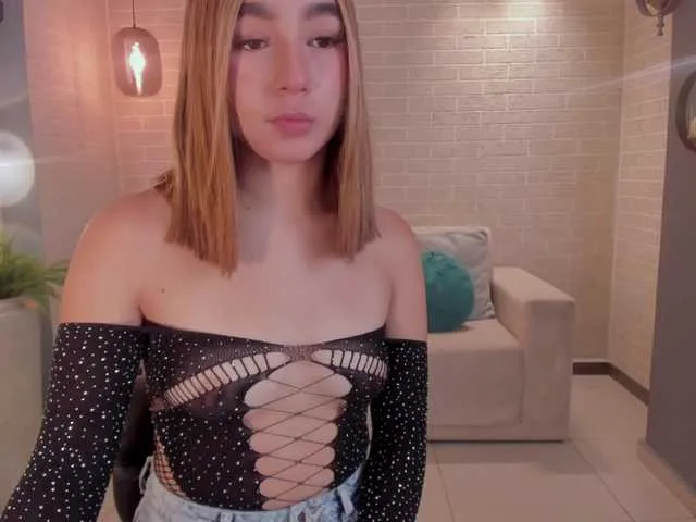 Live sex webcam photo for AdharaMoretti #291043278