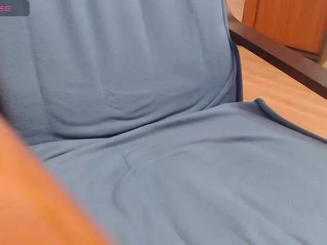 Live sex webcam photo for Adiseba10 #290482226