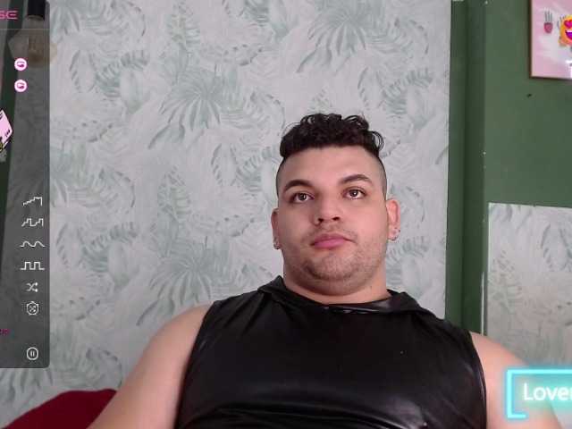 Live sex webcam photo for AdonisWalker #276085613
