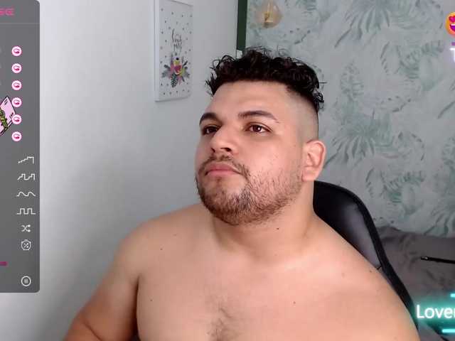 Live sex webcam photo for AdonisWalker #276382178