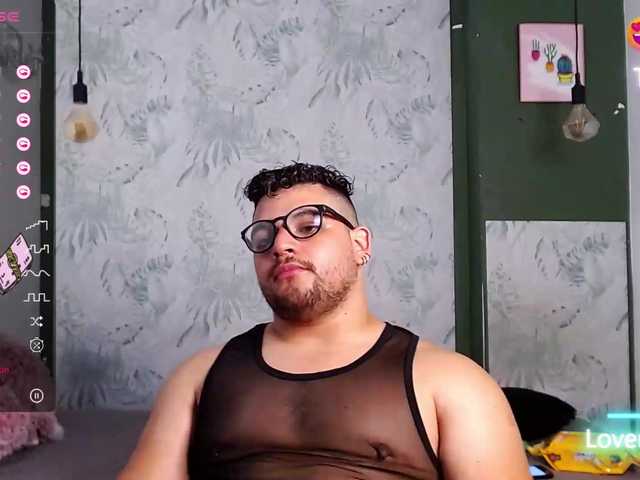 Live sex webcam photo for AdonisWalker #276402087