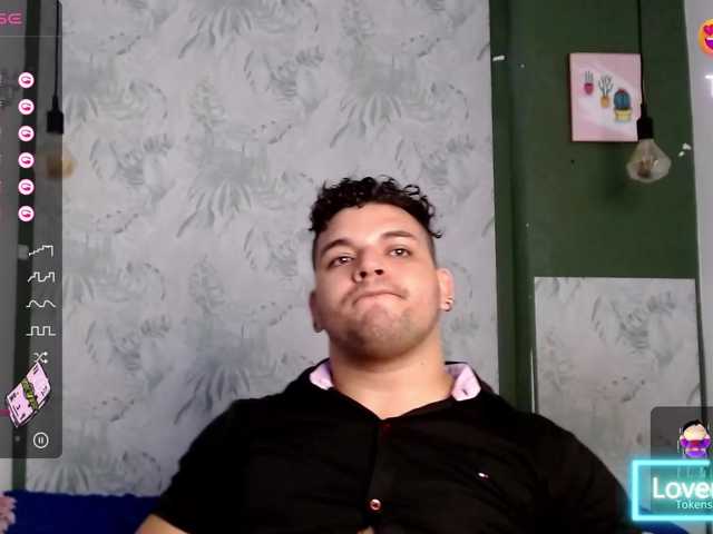 Live sex webcam photo for AdonisWalker #276430472