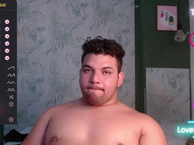 Live sex webcam photo for AdonisWalker #276527826