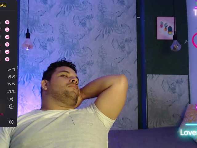 Live sex webcam photo for AdonisWalker #276533667