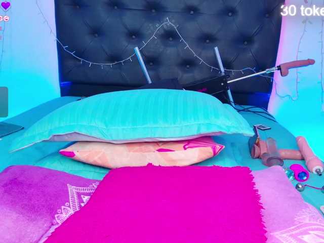 Live sex webcam photo for Adriana-55 #290789203