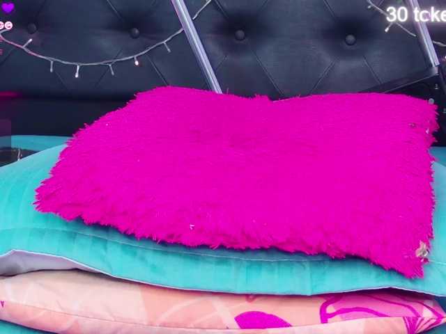 Live sex webcam photo for Adriana-55 #290893962