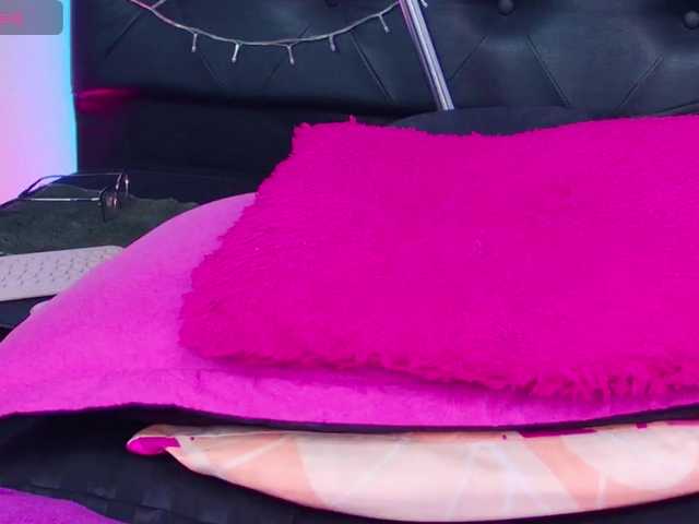 Live sex webcam photo for Adriana-55 #291095525