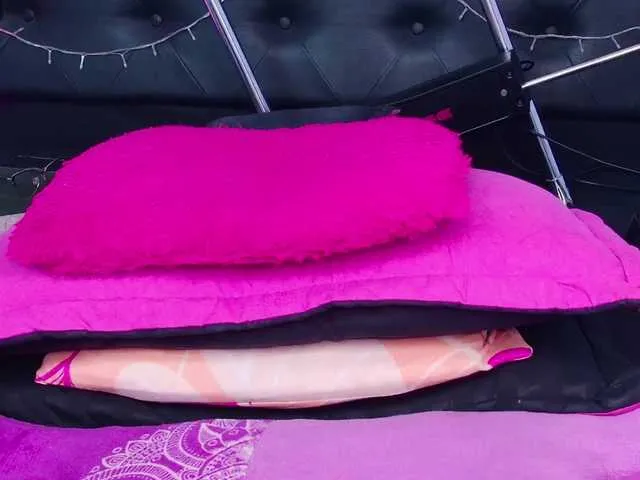 Live sex webcam photo for Adriana-55 #291117356