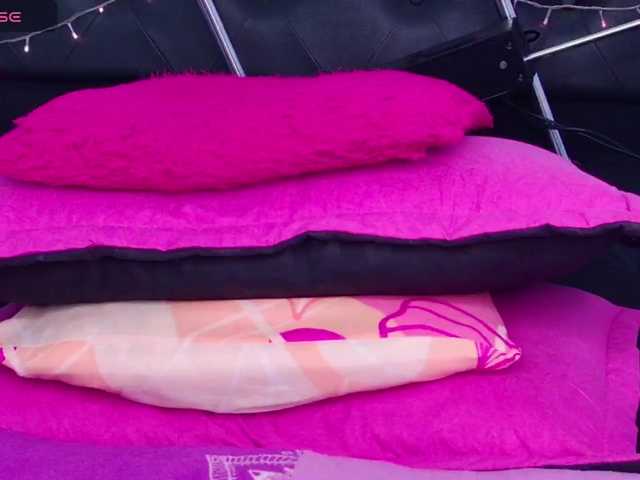 Live sex webcam photo for Adriana-55 #291165405