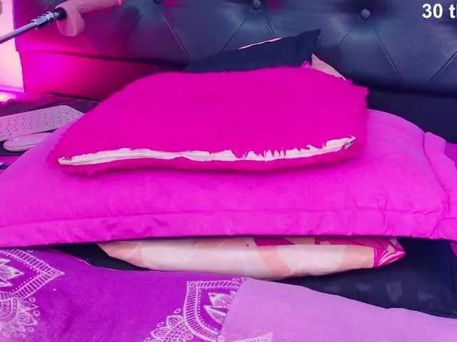 Live sex webcam photo for Adriana-55 #291712675