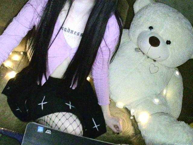 Live sex webcam photo for Aenelle #272375167