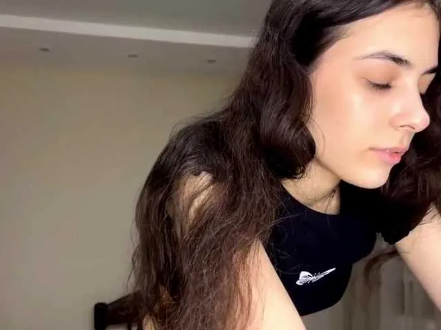Live sex webcam photo for AfinaShy #276608377