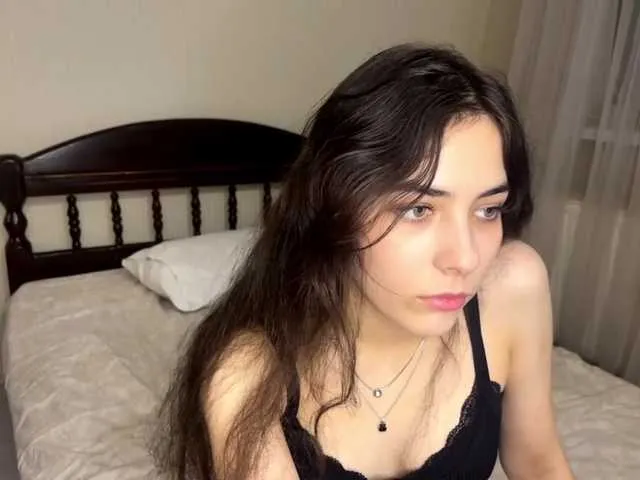 Live sex webcam photo for AfinaShy #276615172