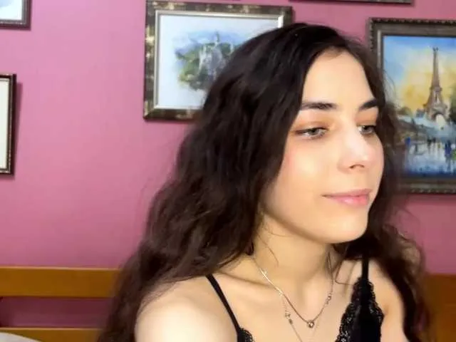 Live sex webcam photo for AfinaShy #276636962