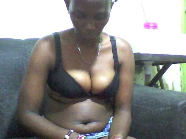 Live sex webcam photo for Africanpretty22 #293511840