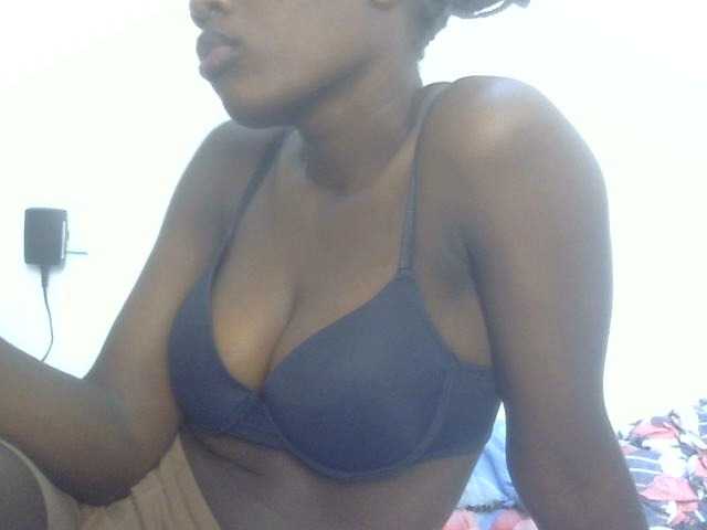 Live sex webcam photo for Africanqueen #278246233