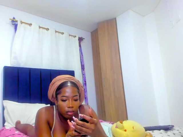 Live sex webcam photo for Afro-goddess #273496580