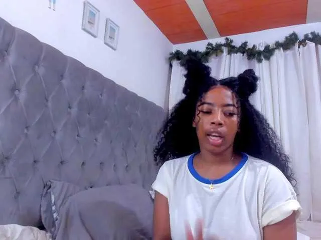Live sex webcam photo for Afro-goddess #275520550