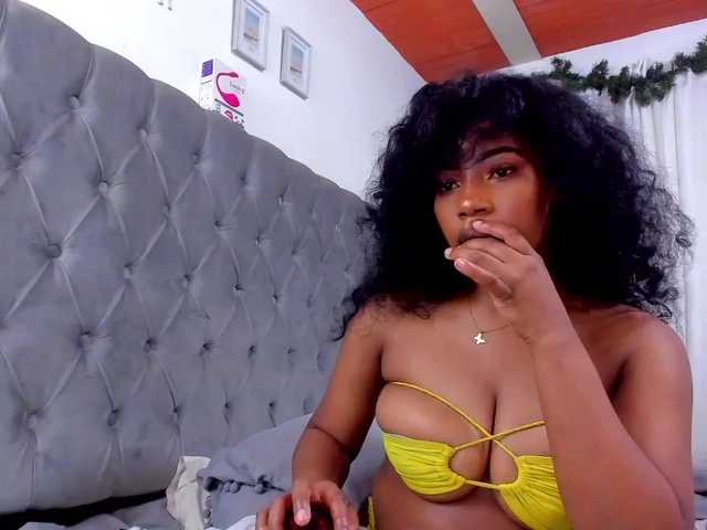 Live sex webcam photo for Afro-goddess #275936817