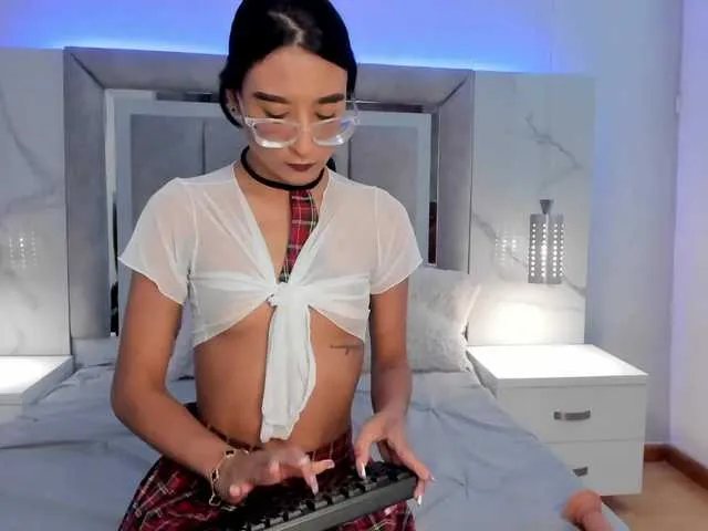 Live sex webcam photo for AfroditaEvans #290853483