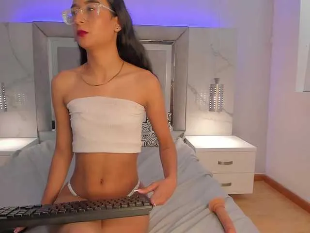 Live sex webcam photo for AfroditaEvans #290931227