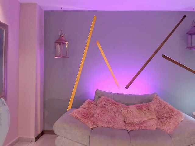 Live sex webcam photo for AgathaFiori #272085594