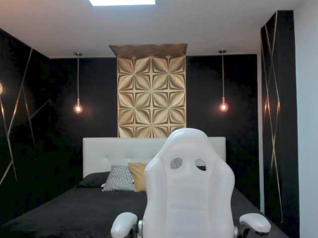 Live sex webcam photo for AgathaFiori #272230670