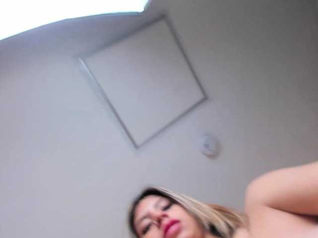 Live sex webcam photo for AgathaFiori #272449471