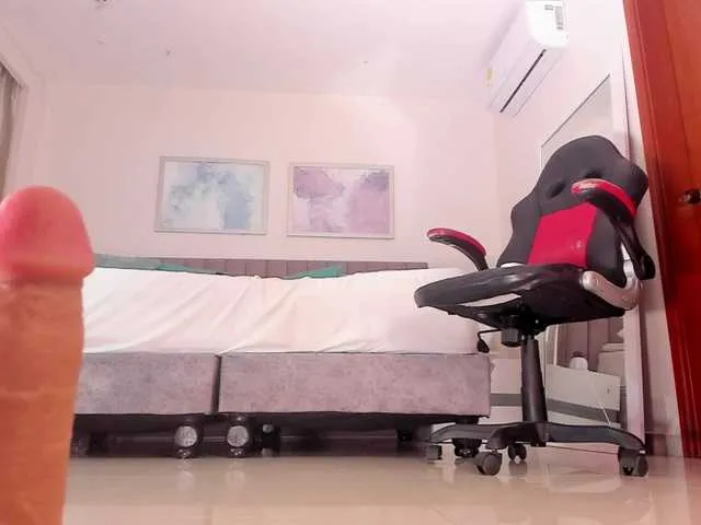 Live sex webcam photo for AgathaFox #276197192