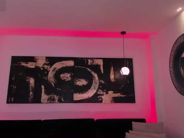 Live sex webcam photo for AgathaKondo #290280234