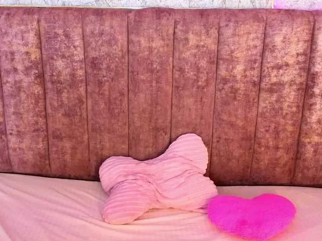 Live sex webcam photo for AgathaLynx #288080102