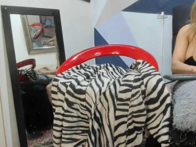 Live sex webcam photo for AgathaRc #275988816