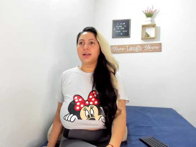 Live sex webcam photo for Ahri-acm #272049040