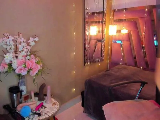 Live sex webcam photo for Ahytana #278762218