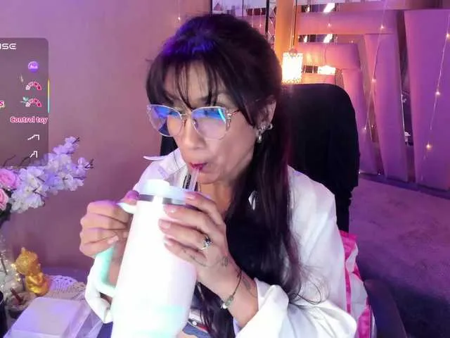 Live sex webcam photo for Ahytana #290619761