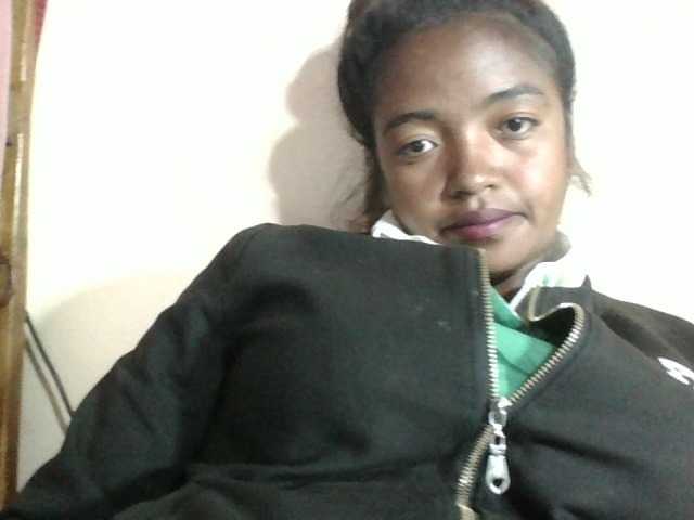 Live sex webcam photo for Aicha2 #275980414