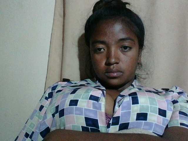 Live sex webcam photo for Aicha2 #275986731